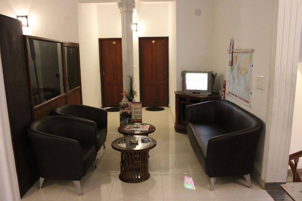 Globe Trotters Inn Kochi Bagian luar foto